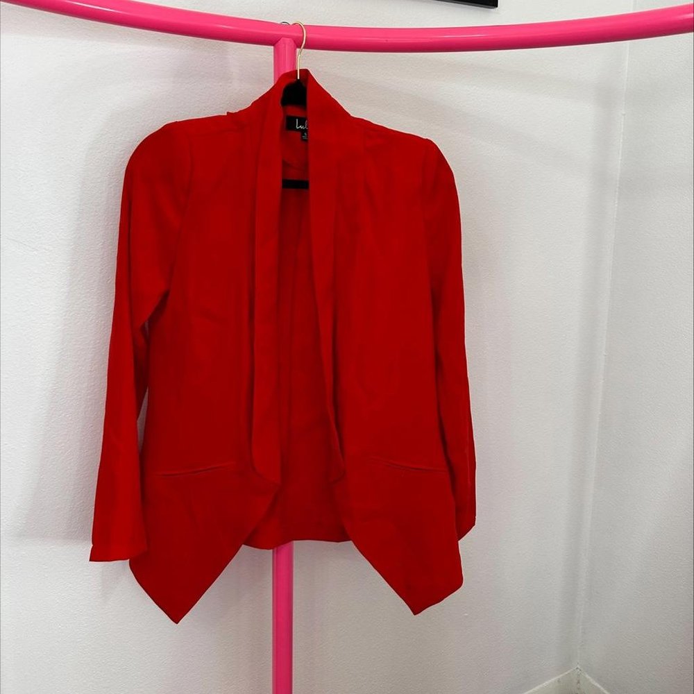 LULU'S RED BLAZER SIZE SMALL